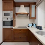 Tasteful And Spacious Two Bedroom By Renters