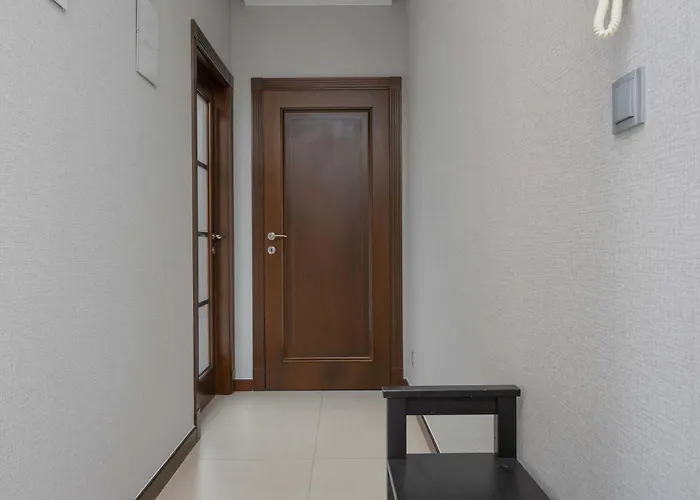 Tasteful And Spacious Two Bedroom By Renters Apartament