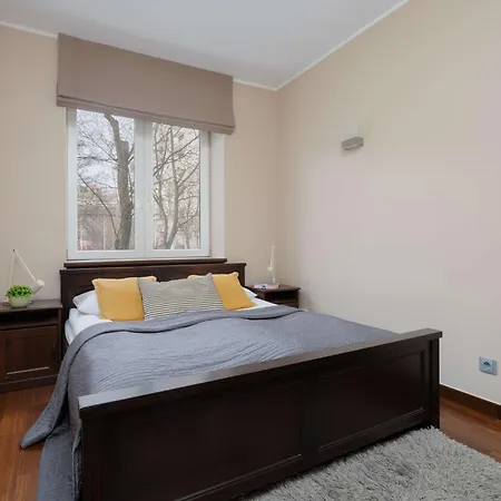 Tasteful And Spacious Two Bedroom By Renters * ワルシャワ