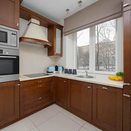 アパート Tasteful And Spacious Two Bedroom By Renters ワルシャワ