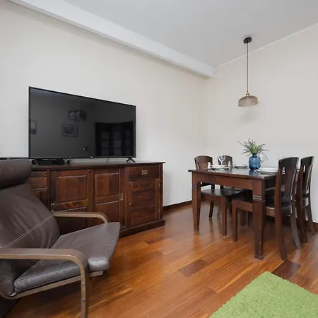 Tasteful And Spacious Two Bedroom By Renters アパート
