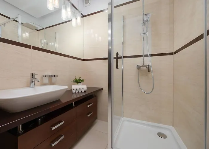 Tasteful And Spacious Two Bedroom By Renters *