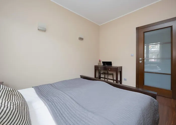 Tasteful And Spacious Two Bedroom By Renters Appartamento Varsavia