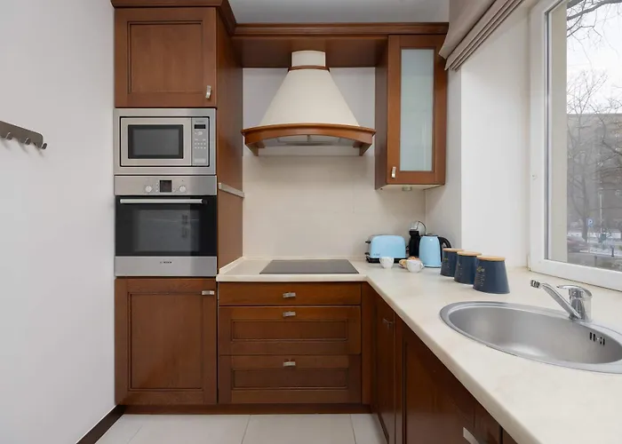 Tasteful And Spacious Two Bedroom By Renters